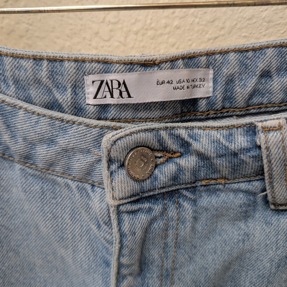 Zara High Waisted Baggy Slouch Light Wash Barrel Jeans.Size 10